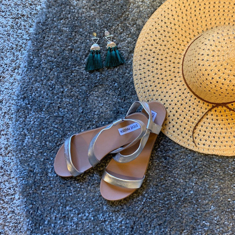 Steve Madden Women’s Dessie Sandal